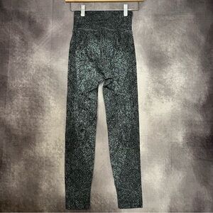 Lululemon Ebb to Train Super High Rise‎ Tight 25”Size 4.